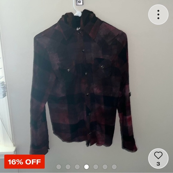 A jacket with both zippers and buttons - Picture 6 of 7